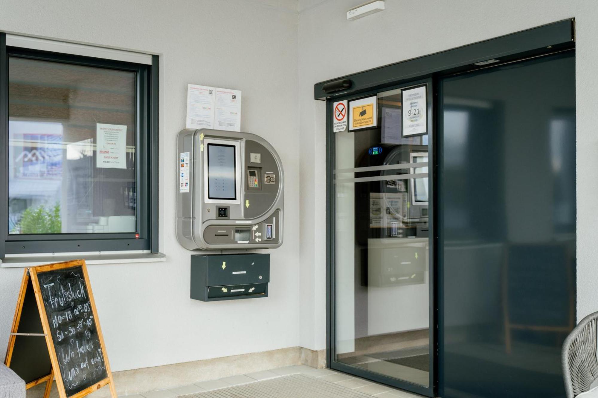Lamede Self Check-In Ξενοδοχείο Βίνερ Νόιστατ Εξωτερικό φωτογραφία